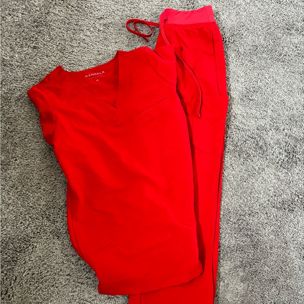 Mandala Scrubs RED